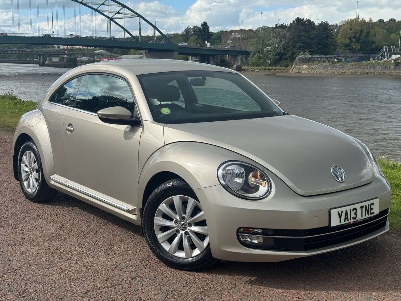 A 2013 VOLKSWAGEN BEETLE 1.6 TDI BlueMotion Tech Design Hatchback 3dr Diesel Manual Euro 5 (s/s) (10 A 2013 VOLKSWAGEN BEETLE 1.6 TDI BlueMotion Tech Design Hatchback 3dr Diesel Manual Euro 5 (s/s) (10
