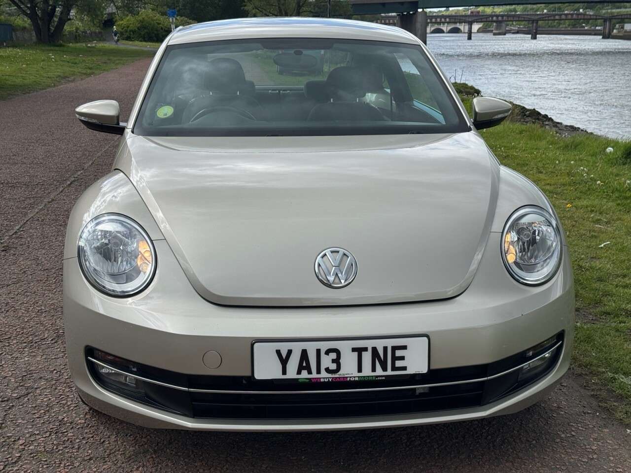 A 2013 VOLKSWAGEN BEETLE 1.6 TDI BlueMotion Tech Design Hatchback 3dr Diesel Manual Euro 5 (s/s) (10 A 2013 VOLKSWAGEN BEETLE 1.6 TDI BlueMotion Tech Design Hatchback 3dr Diesel Manual Euro 5 (s/s) (10