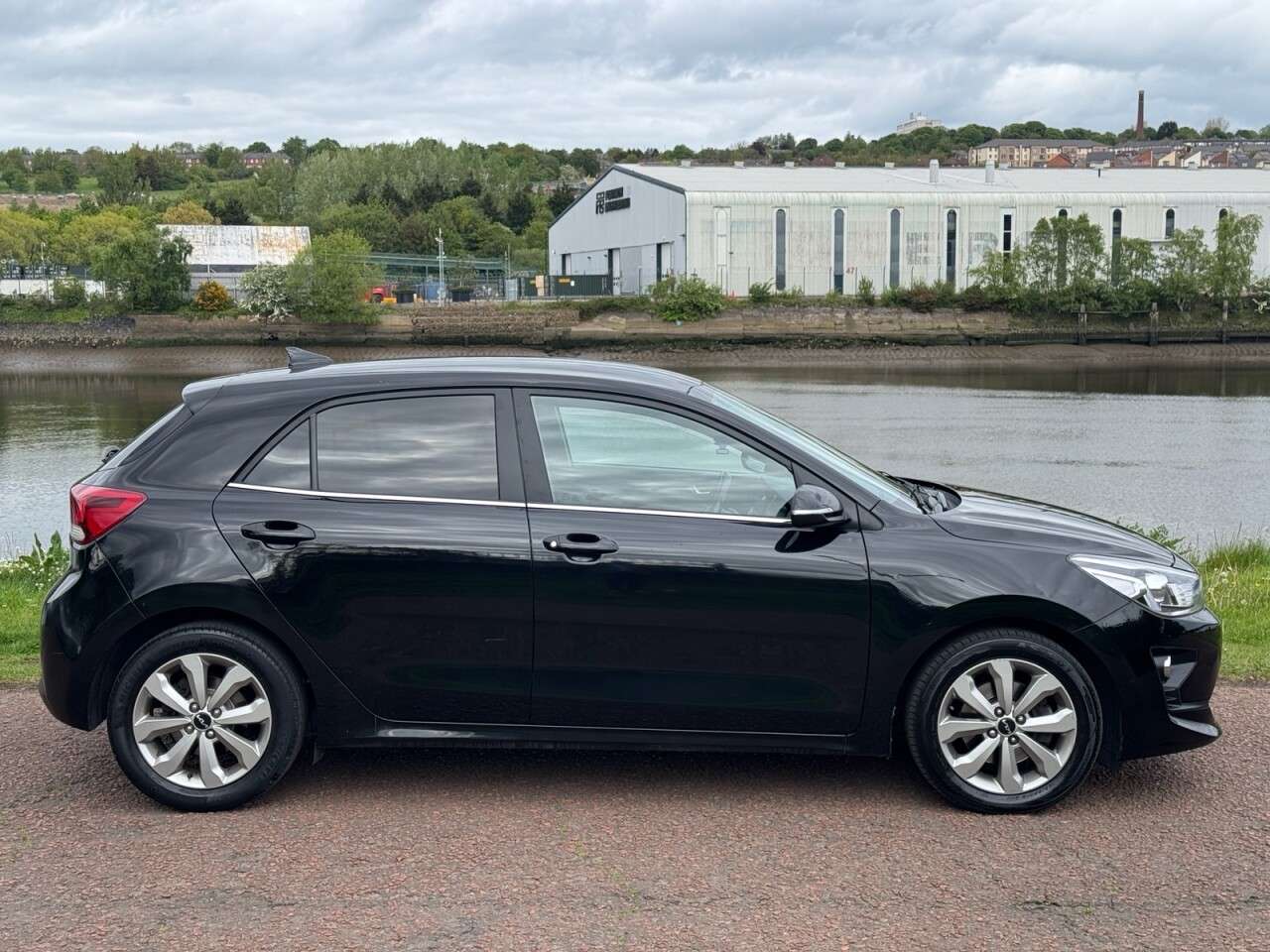 A 2023 KIA RIO 1.0 T-GDi MHEV 3 Hatchback 5dr Petrol Hybrid Manual Euro 6 (s/s) (118 bhp) A 2023 KIA RIO 1.0 T-GDi MHEV 3 Hatchback 5dr Petrol Hybrid Manual Euro 6 (s/s) (118 bhp)