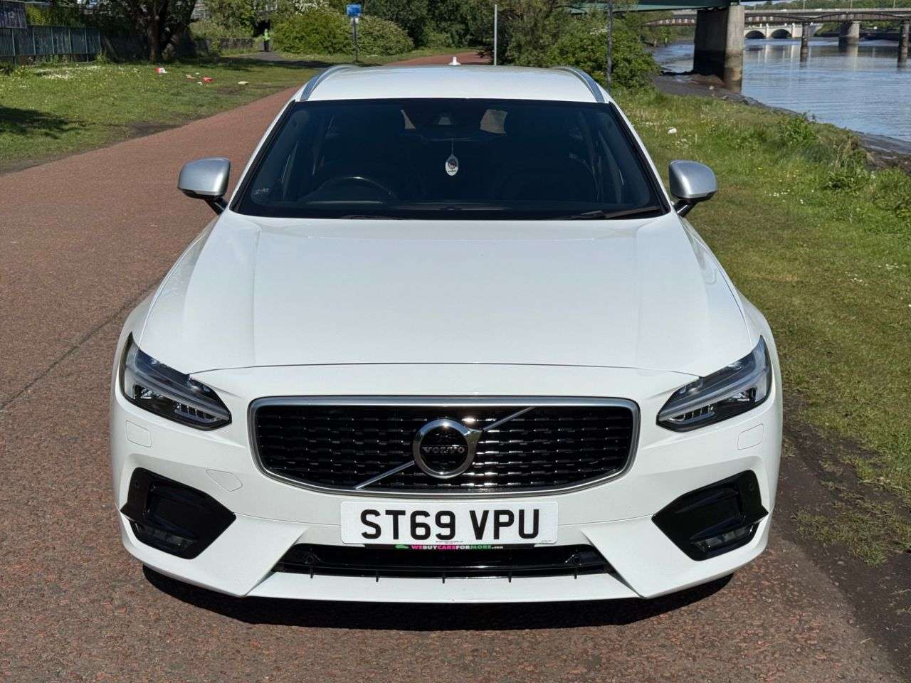 A 2019 VOLVO V90 2.0 D4 R-Design Estate 5dr Diesel Auto Euro 6 (s/s) (190 ps) **FULL LEATHER A 2019 VOLVO V90 2.0 D4 R-Design Estate 5dr Diesel Auto Euro 6 (s/s) (190 ps) **FULL LEATHER