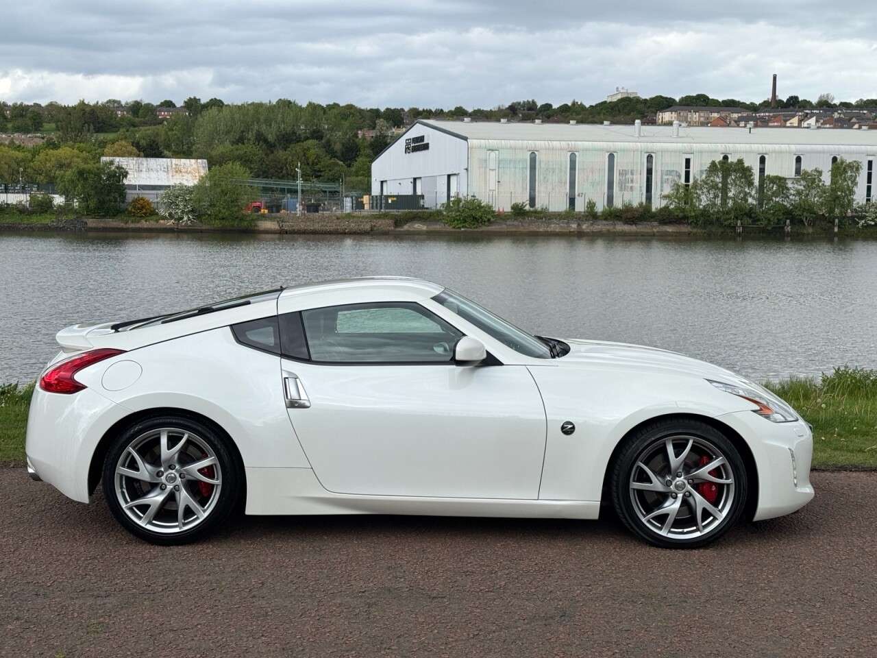A 2015 NISSAN 370 Z 3.7 V6 GT Coupe 3dr Petrol Auto Euro 5 (328 ps) **CRUISE CONTROL** A 2015 NISSAN 370 Z 3.7 V6 GT Coupe 3dr Petrol Auto Euro 5 (328 ps) **CRUISE CONTROL**