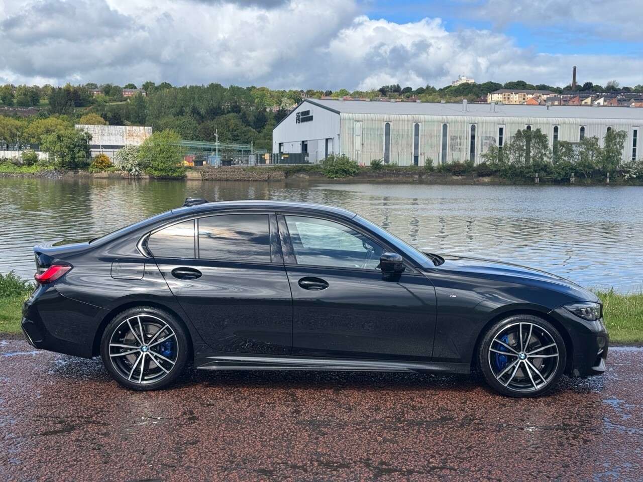 A 2021 BMW 3 SERIES 2.0 320d MHT M Sport Saloon 4dr Diesel Hybrid Auto Euro 6 (s/s) (190 ps) ** A 2021 BMW 3 SERIES 2.0 320d MHT M Sport Saloon 4dr Diesel Hybrid Auto Euro 6 (s/s) (190 ps) **