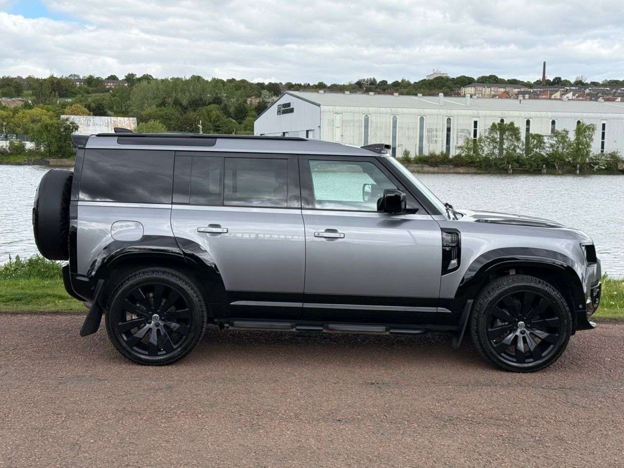 A 2023 LAND ROVER DEFENDER 3.0 D250 MHEV SE Hard Top SUV 5dr Diesel Auto 4WD MWB Euro 6 (s/s) (250 ps) A 2023 LAND ROVER DEFENDER 3.0 D250 MHEV SE Hard Top SUV 5dr Diesel Auto 4WD MWB Euro 6 (s/s) (250 ps)