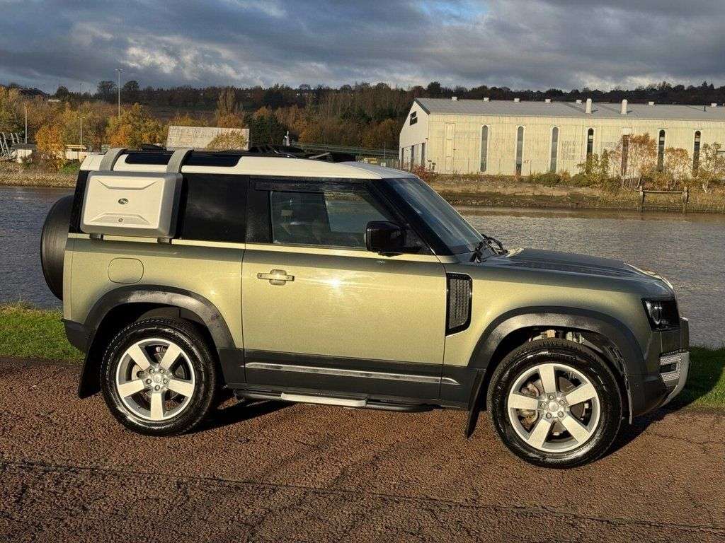 A 2021 LAND ROVER DEFENDER 3.0 D250 MHEV First Edition SUV 3dr Diesel Auto 4WD Euro 6 (s/s) (250 ps) * A 2021 LAND ROVER DEFENDER 3.0 D250 MHEV First Edition SUV 3dr Diesel Auto 4WD Euro 6 (s/s) (250 ps) *