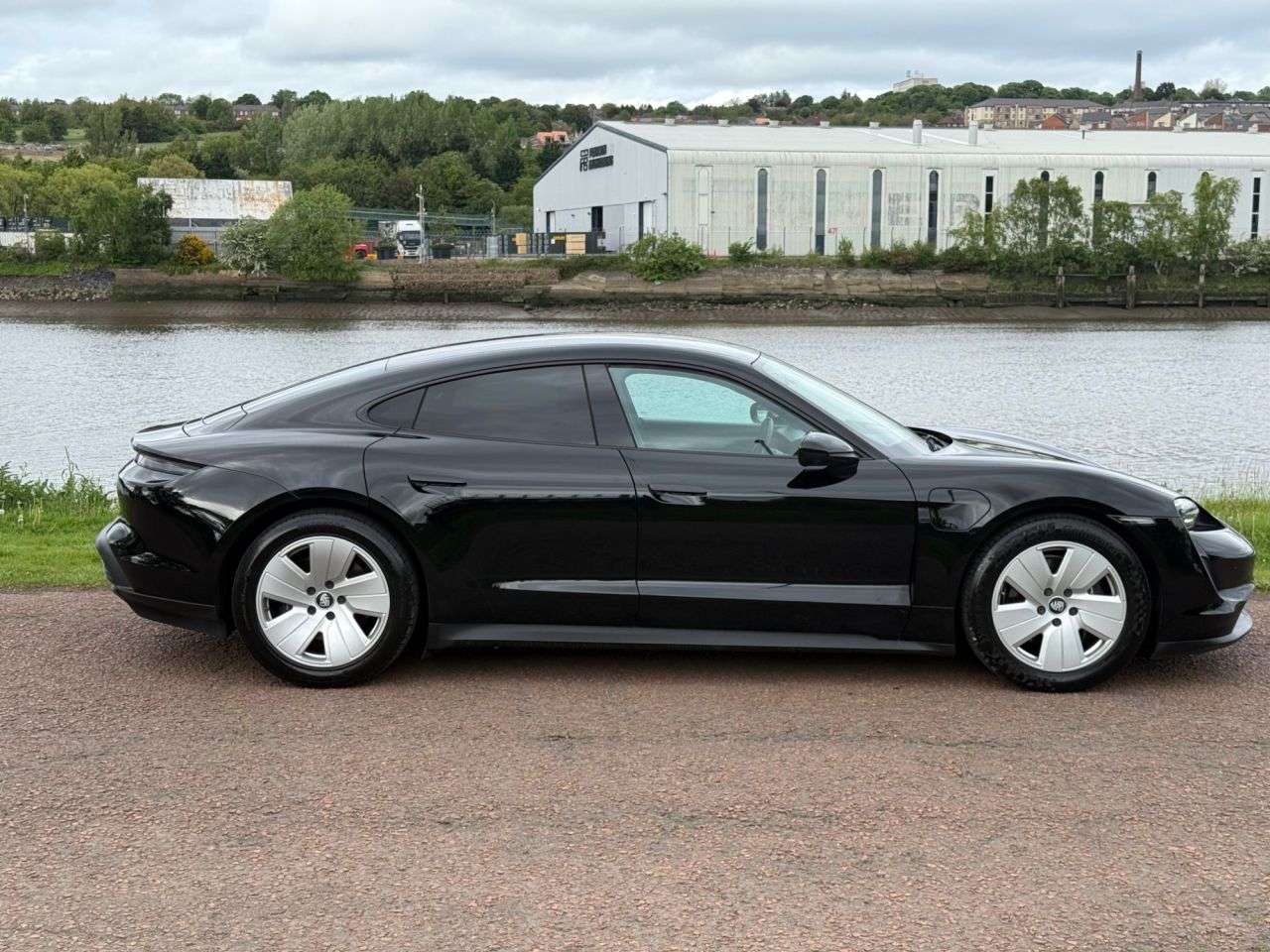 A 2023 PORSCHE TAYCAN Performance 79.2kWh Saloon 4dr Electric Auto RWD (11kW Charger) (408 ps) FI A 2023 PORSCHE TAYCAN Performance 79.2kWh Saloon 4dr Electric Auto RWD (11kW Charger) (408 ps) FI