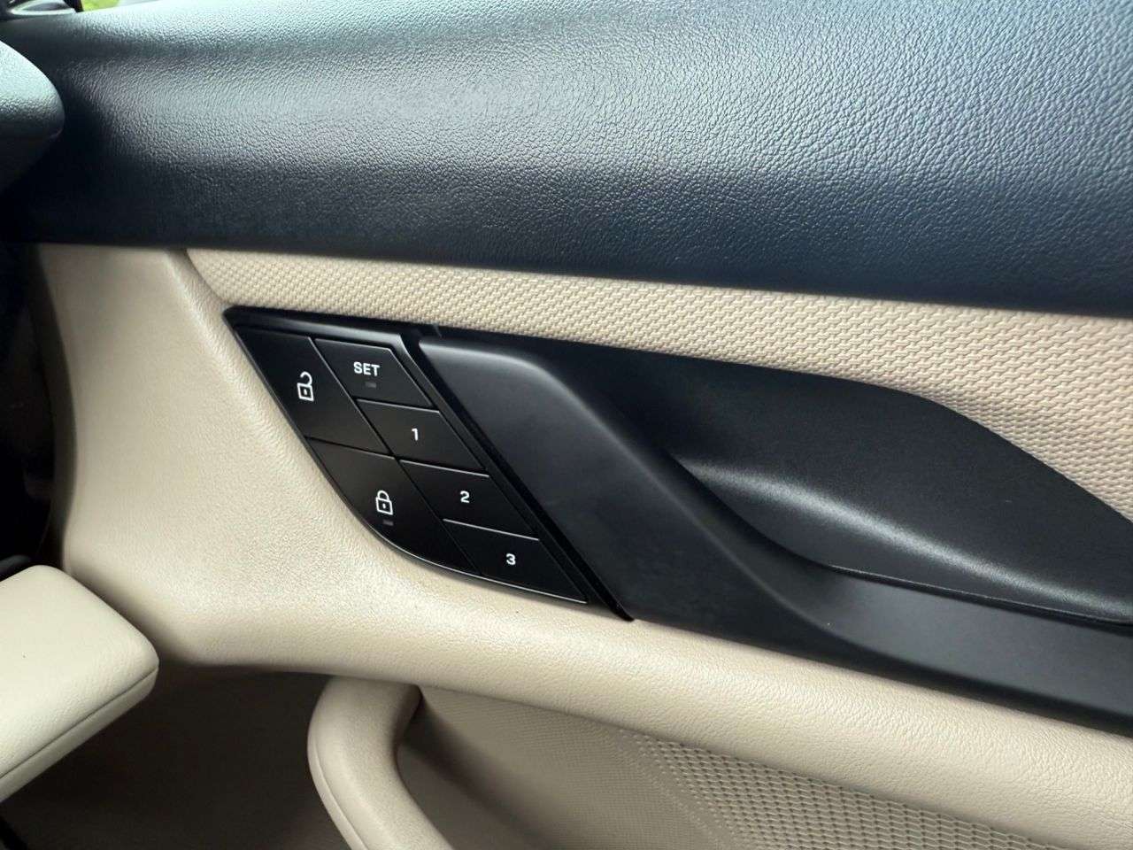 2023 PORSCHE TAYCAN 2023 PORSCHE TAYCAN