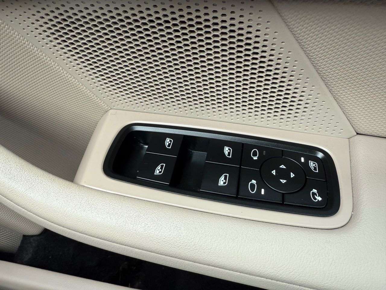 2023 PORSCHE TAYCAN 2023 PORSCHE TAYCAN