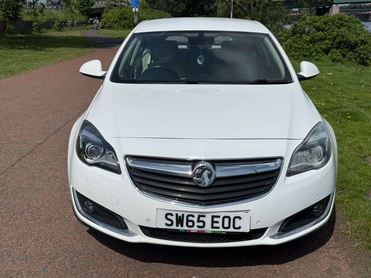 A 2015 VAUXHALL INSIGNIA 1.6 CDTi ecoFLEX Elite Nav Hatchback 5dr Diesel Manual Euro 6 (s/s) (136 ps A 2015 VAUXHALL INSIGNIA 1.6 CDTi ecoFLEX Elite Nav Hatchback 5dr Diesel Manual Euro 6 (s/s) (136 ps