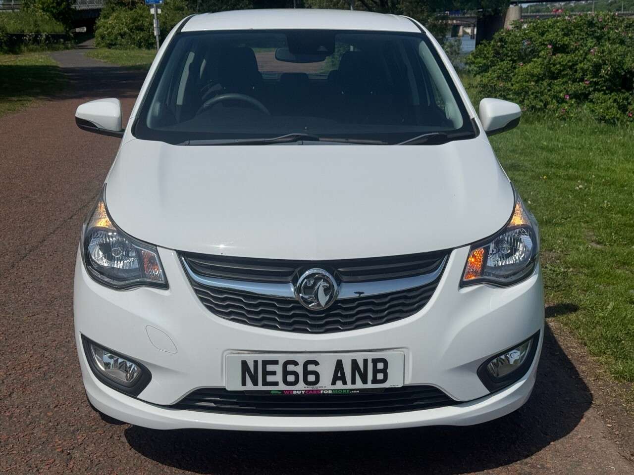 A 2016 VAUXHALL VIVA 1.0i SE Hatchback 5dr Petrol Manual Euro 6 (a/c) (75 ps) **AIR CON** A 2016 VAUXHALL VIVA 1.0i SE Hatchback 5dr Petrol Manual Euro 6 (a/c) (75 ps) **AIR CON**