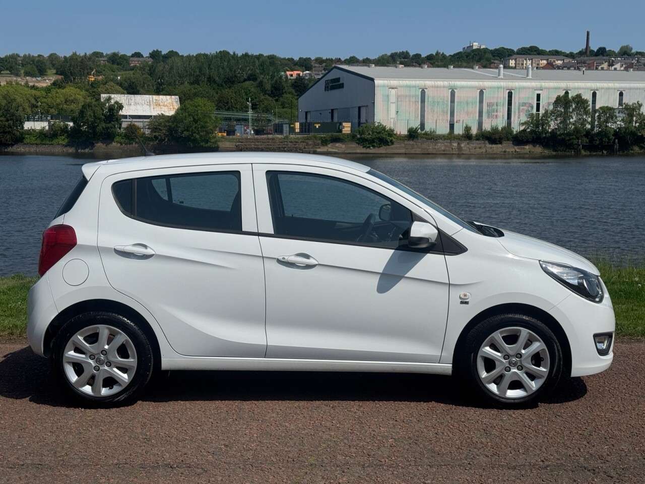 A 2016 VAUXHALL VIVA 1.0i SE Hatchback 5dr Petrol Manual Euro 6 (a/c) (75 ps) **AIR CON** A 2016 VAUXHALL VIVA 1.0i SE Hatchback 5dr Petrol Manual Euro 6 (a/c) (75 ps) **AIR CON**