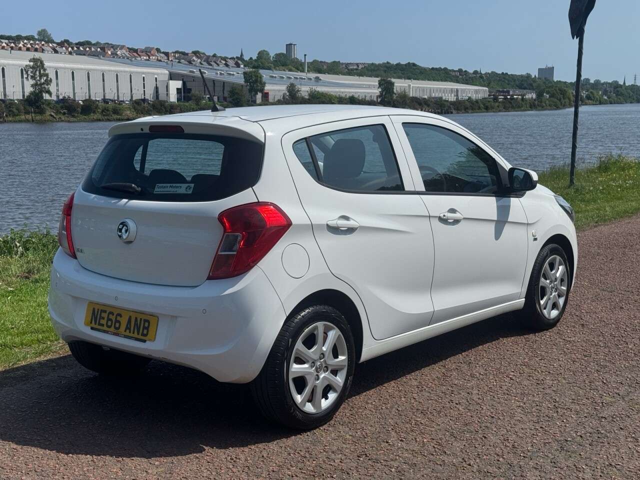 A 2016 VAUXHALL VIVA 1.0i SE Hatchback 5dr Petrol Manual Euro 6 (a/c) (75 ps) **AIR CON** A 2016 VAUXHALL VIVA 1.0i SE Hatchback 5dr Petrol Manual Euro 6 (a/c) (75 ps) **AIR CON**