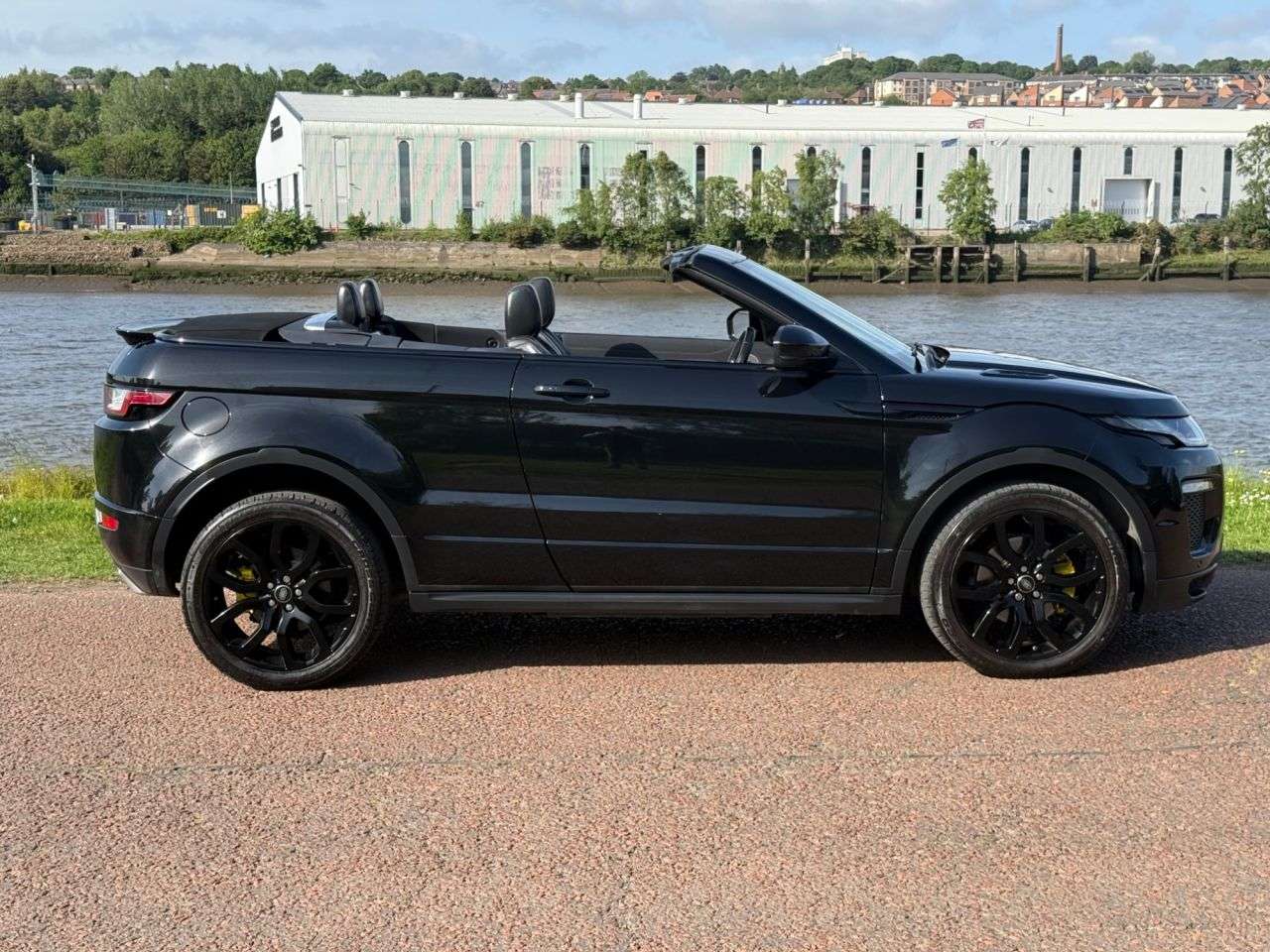 A 2016 LAND ROVER RANGE ROVER EVOQUE 2.0 TD4 HSE Dynamic Convertible 2dr Diesel Auto 4WD Euro 6 (s/s) (180 ps) * A 2016 LAND ROVER RANGE ROVER EVOQUE 2.0 TD4 HSE Dynamic Convertible 2dr Diesel Auto 4WD Euro 6 (s/s) (180 ps) *