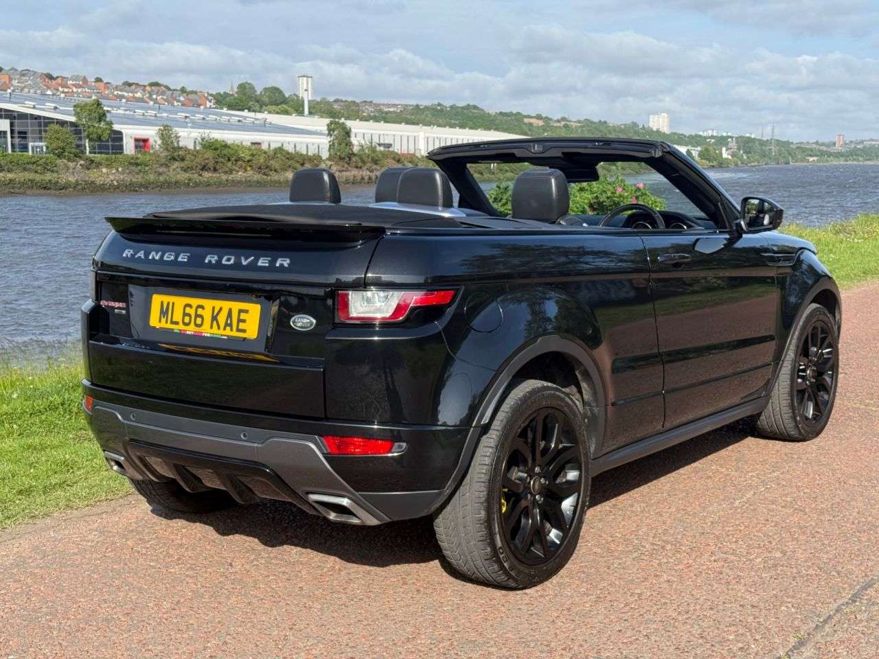 A 2016 LAND ROVER RANGE ROVER EVOQUE 2.0 TD4 HSE Dynamic Convertible 2dr Diesel Auto 4WD Euro 6 (s/s) (180 ps) * A 2016 LAND ROVER RANGE ROVER EVOQUE 2.0 TD4 HSE Dynamic Convertible 2dr Diesel Auto 4WD Euro 6 (s/s) (180 ps) *