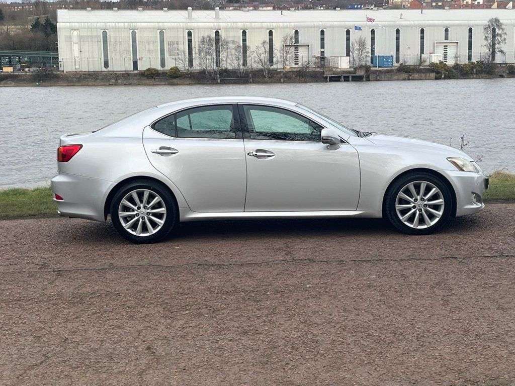 A 2009 LEXUS IS 2.5 250 SE-I Saloon 4dr Petrol Automatic (214 g/km, 204 bhp) **CRUISE CONTR A 2009 LEXUS IS 2.5 250 SE-I Saloon 4dr Petrol Automatic (214 g/km, 204 bhp) **CRUISE CONTR