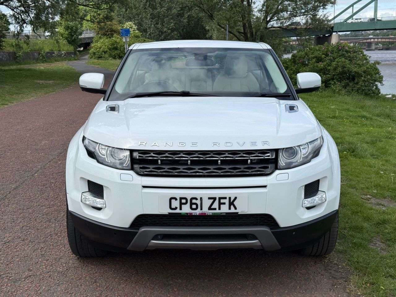 A 2011 LAND ROVER RANGE ROVER EVOQUE 2.2 SD4 Prestige Coupe 3dr Diesel Auto 4WD Euro 5 (190 ps) **SAT NAV** A 2011 LAND ROVER RANGE ROVER EVOQUE 2.2 SD4 Prestige Coupe 3dr Diesel Auto 4WD Euro 5 (190 ps) **SAT NAV**