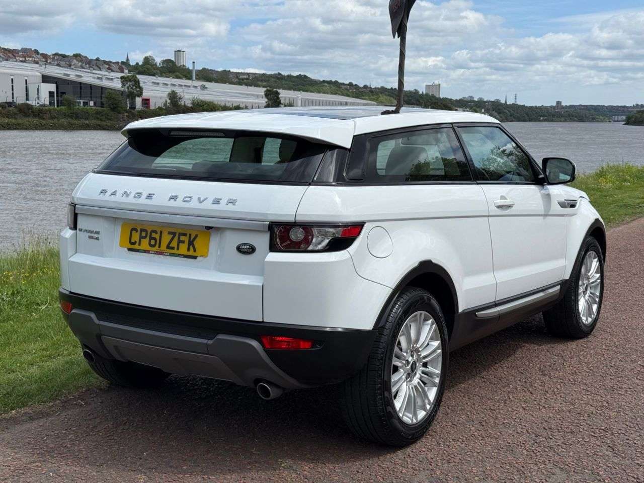 A 2011 LAND ROVER RANGE ROVER EVOQUE 2.2 SD4 Prestige Coupe 3dr Diesel Auto 4WD Euro 5 (190 ps) **SAT NAV** A 2011 LAND ROVER RANGE ROVER EVOQUE 2.2 SD4 Prestige Coupe 3dr Diesel Auto 4WD Euro 5 (190 ps) **SAT NAV**