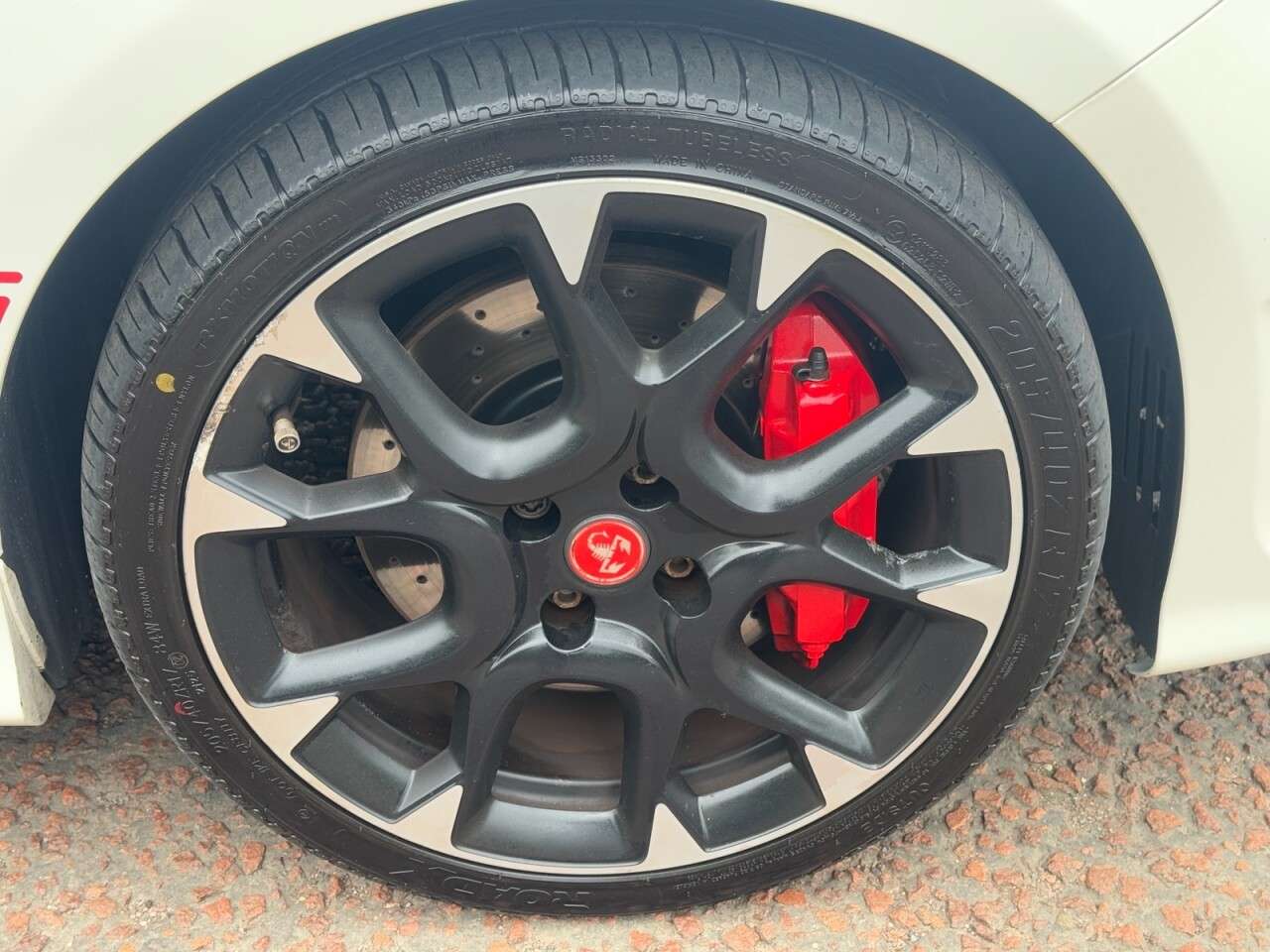 2017 ABARTH 595 2017 ABARTH 595