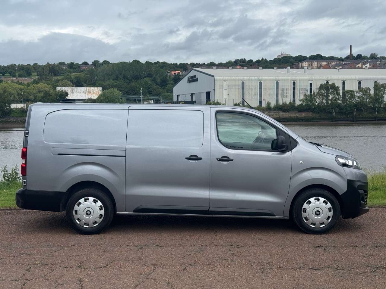 A 2021 CITROEN DISPATCH 1.5 BlueHDi 1200 Enterprise XL Panel Van 6dr Diesel Manual FWD 3 Euro 6 (s/ A 2021 CITROEN DISPATCH 1.5 BlueHDi 1200 Enterprise XL Panel Van 6dr Diesel Manual FWD 3 Euro 6 (s/