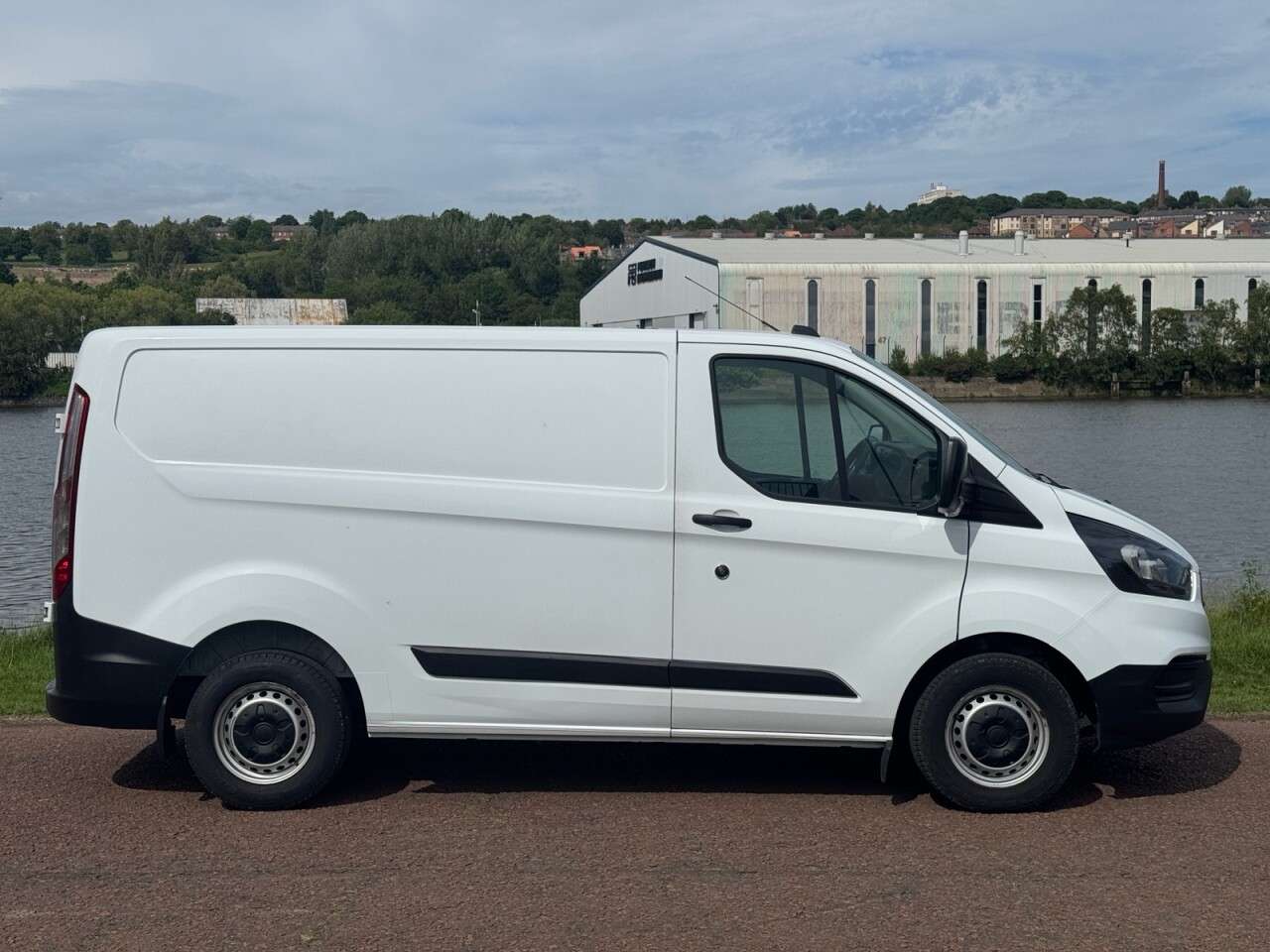 A 2021 FORD TRANSIT CUSTOM 2.0 300 EcoBlue Leader Panel Van 5dr Diesel Manual L1 H1 Euro 6 (s/s) (130 A 2021 FORD TRANSIT CUSTOM 2.0 300 EcoBlue Leader Panel Van 5dr Diesel Manual L1 H1 Euro 6 (s/s) (130