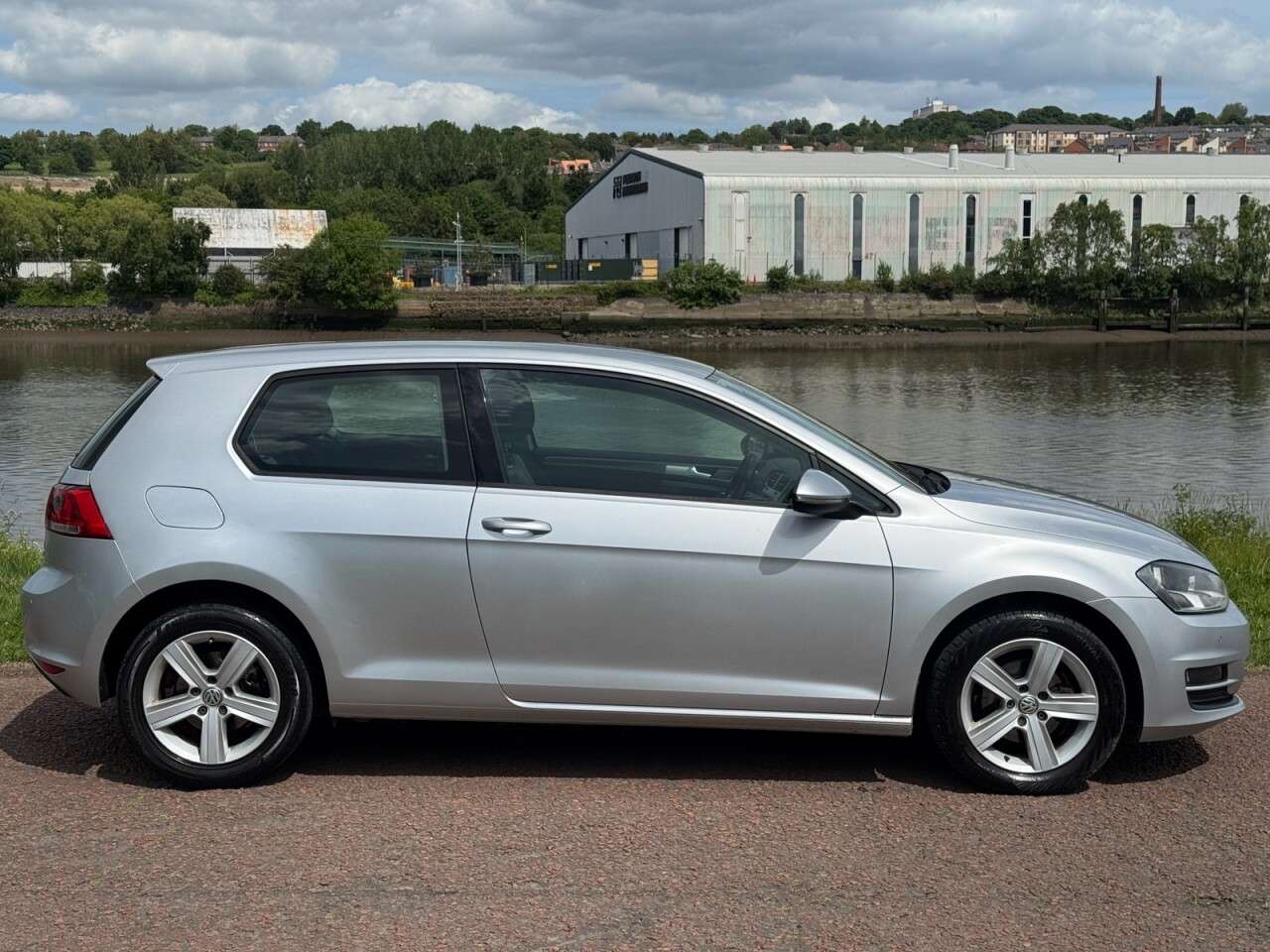 A 2016 VOLKSWAGEN GOLF 1.6 TDI BlueMotion Tech Match Hatchback 3dr Diesel Manual Euro 5 (s/s) (105 A 2016 VOLKSWAGEN GOLF 1.6 TDI BlueMotion Tech Match Hatchback 3dr Diesel Manual Euro 5 (s/s) (105