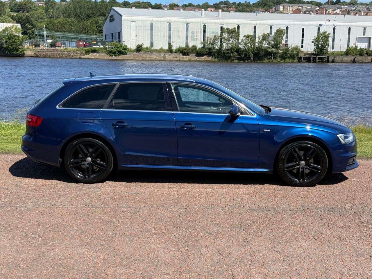 A 2015 AUDI A4 AVANT 2.0 TDI S line Estate 5dr Diesel Multitronic Euro 5 (s/s) (150 ps) **CRUIE A 2015 AUDI A4 AVANT 2.0 TDI S line Estate 5dr Diesel Multitronic Euro 5 (s/s) (150 ps) **CRUIE