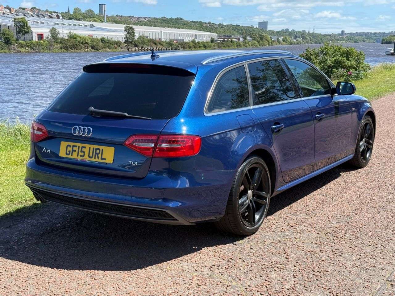 A 2015 AUDI A4 AVANT 2.0 TDI S line Estate 5dr Diesel Multitronic Euro 5 (s/s) (150 ps) **CRUIE A 2015 AUDI A4 AVANT 2.0 TDI S line Estate 5dr Diesel Multitronic Euro 5 (s/s) (150 ps) **CRUIE