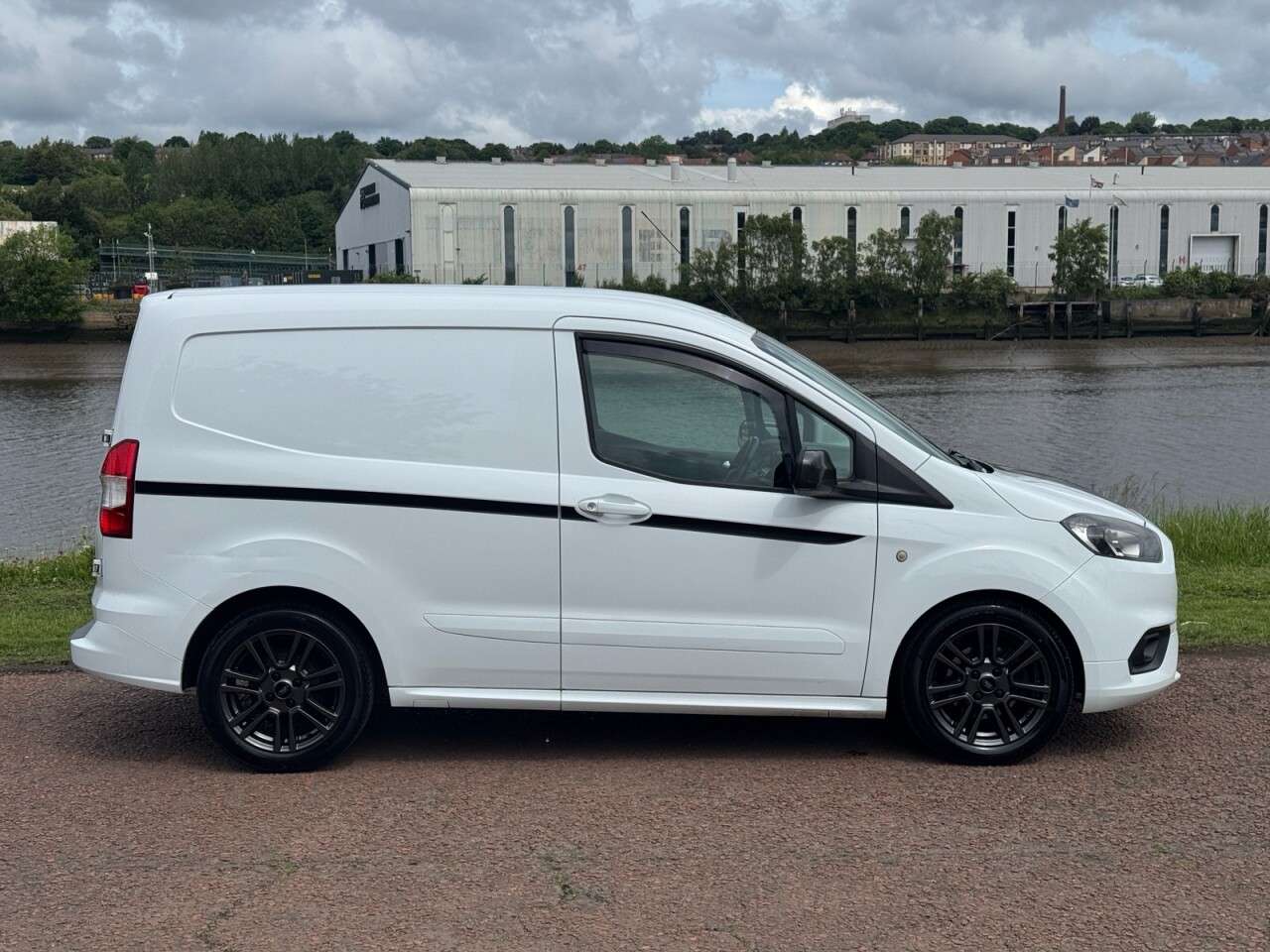 A 2018 FORD TRANSIT COURIER 1.5 TDCi Sport Panel Van 5dr Diesel Manual L1 Euro 6 (100 ps) ***6 SPEED GE A 2018 FORD TRANSIT COURIER 1.5 TDCi Sport Panel Van 5dr Diesel Manual L1 Euro 6 (100 ps) ***6 SPEED GE