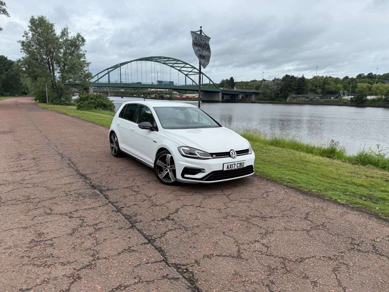 A 2017 VOLKSWAGEN GOLF 2.0 TSI BlueMotion Tech R Hatchback 5dr Petrol DSG 4Motion Euro 6 (s/s) (31 A 2017 VOLKSWAGEN GOLF 2.0 TSI BlueMotion Tech R Hatchback 5dr Petrol DSG 4Motion Euro 6 (s/s) (31