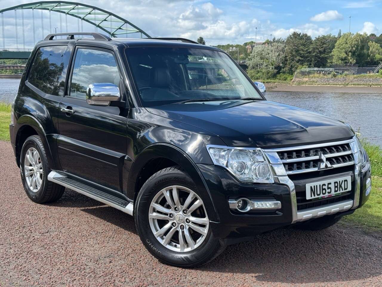 A 2015 MITSUBISHI SHOGUN 3.2 DI-DC Warrior SUV 3dr Diesel Manual 4WD L3 (207 g/km, 197 bhp) SERVICE A 2015 MITSUBISHI SHOGUN 3.2 DI-DC Warrior SUV 3dr Diesel Manual 4WD L3 (207 g/km, 197 bhp) SERVICE