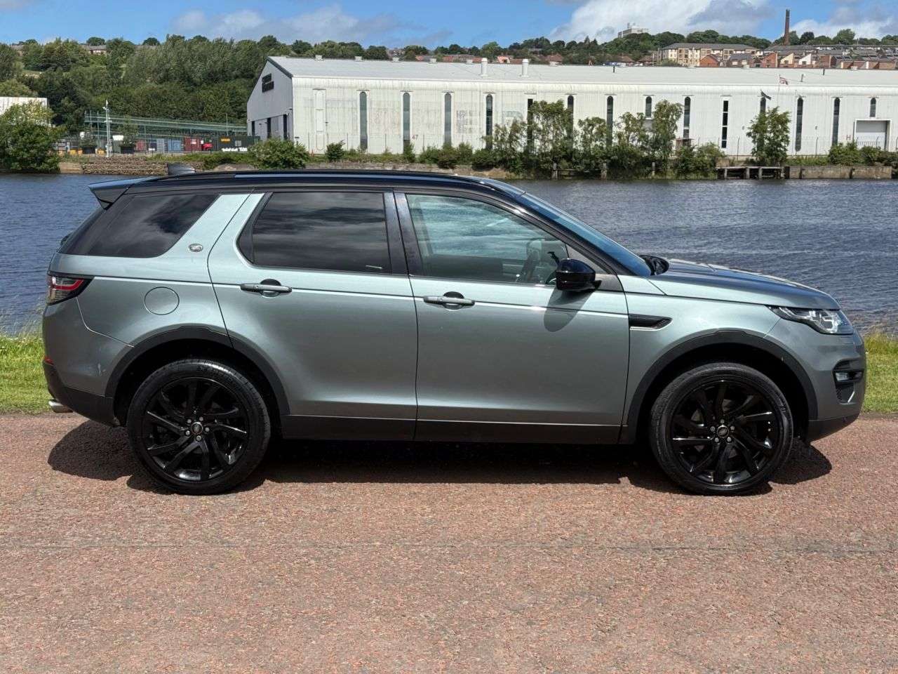 A 2016 LAND ROVER DISCOVERY SPORT 2.0 TD4 HSE Black SUV 5dr Diesel Auto 4WD Euro 6 (s/s) (180 ps) FULL BLACK A 2016 LAND ROVER DISCOVERY SPORT 2.0 TD4 HSE Black SUV 5dr Diesel Auto 4WD Euro 6 (s/s) (180 ps) FULL BLACK