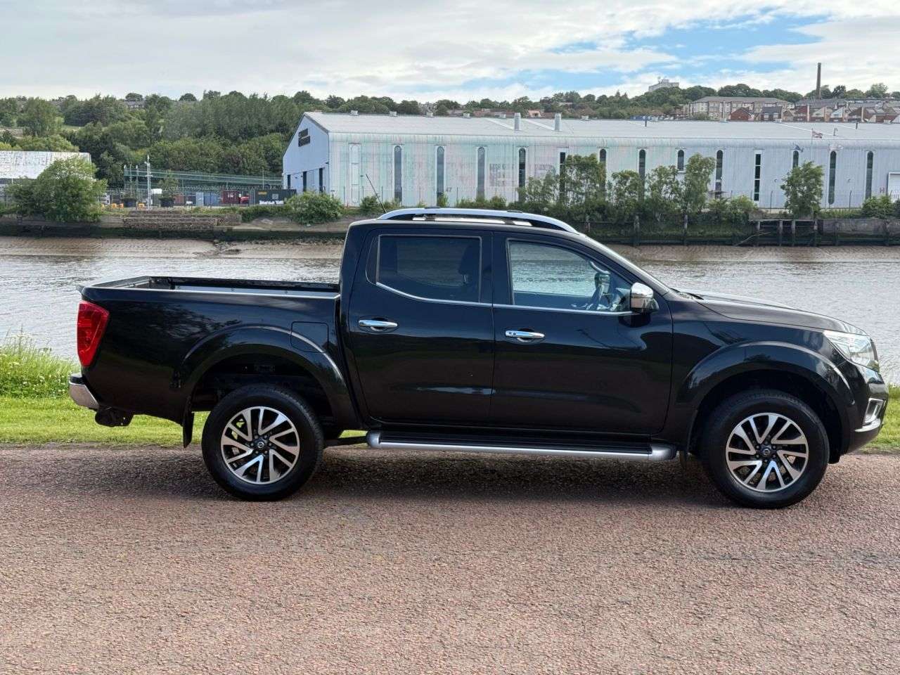 A 2018 NISSAN NAVARA 2.3 dCi Tekna Pickup Double Cab 4dr Diesel Auto 4WD Euro 6 (190 ps) FULL LE A 2018 NISSAN NAVARA 2.3 dCi Tekna Pickup Double Cab 4dr Diesel Auto 4WD Euro 6 (190 ps) FULL LE