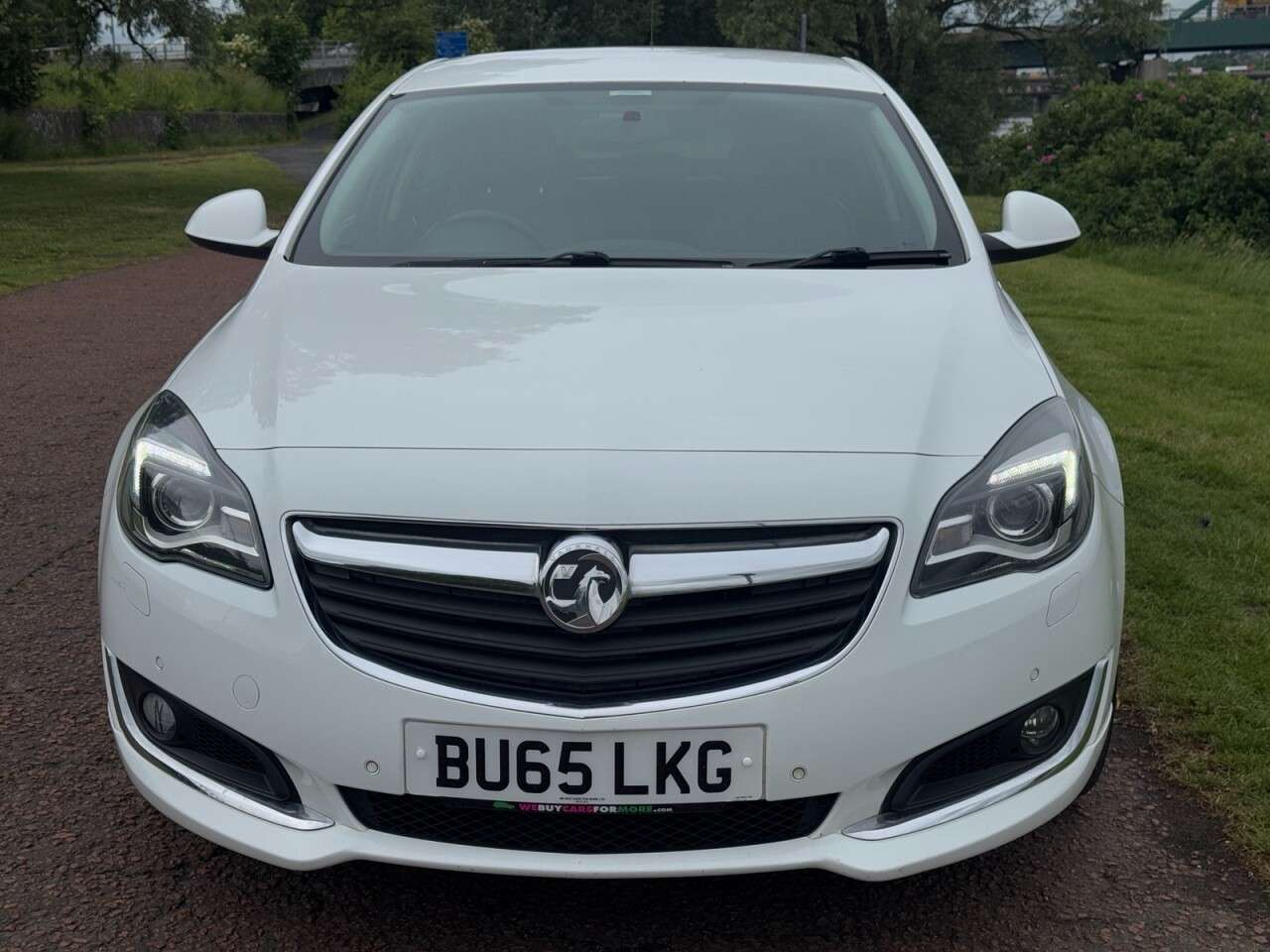 A 2015 VAUXHALL INSIGNIA 2.0 CDTi ecoFLEX SRi Hatchback 5dr Diesel Manual Euro 5 (s/s) (140 ps) FRON A 2015 VAUXHALL INSIGNIA 2.0 CDTi ecoFLEX SRi Hatchback 5dr Diesel Manual Euro 5 (s/s) (140 ps) FRON
