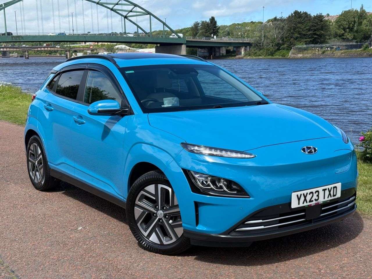 A 2023 HYUNDAI KONA 64kWh Ultimate SUV 5dr Electric Auto (10.5kW Charger) (204 ps) HEATED STEER A 2023 HYUNDAI KONA 64kWh Ultimate SUV 5dr Electric Auto (10.5kW Charger) (204 ps) HEATED STEER