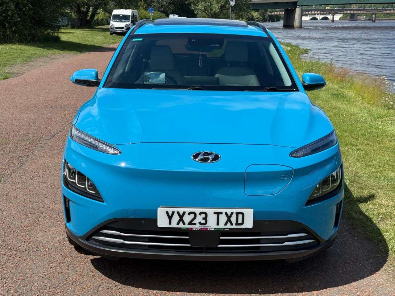 A 2023 HYUNDAI KONA 64kWh Ultimate SUV 5dr Electric Auto (10.5kW Charger) (204 ps) HEATED STEER A 2023 HYUNDAI KONA 64kWh Ultimate SUV 5dr Electric Auto (10.5kW Charger) (204 ps) HEATED STEER