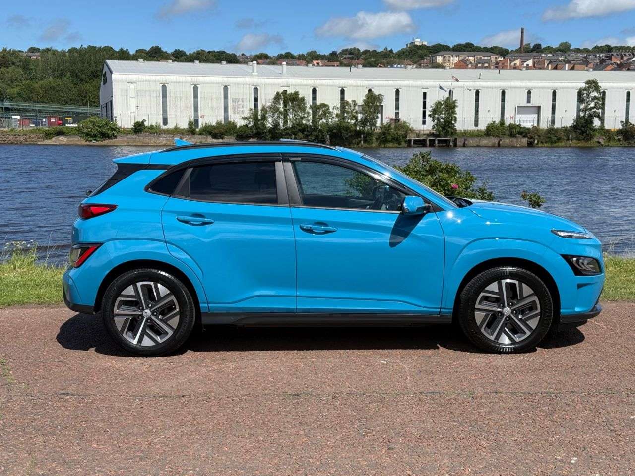 A 2023 HYUNDAI KONA 64kWh Ultimate SUV 5dr Electric Auto (10.5kW Charger) (204 ps) HEATED STEER A 2023 HYUNDAI KONA 64kWh Ultimate SUV 5dr Electric Auto (10.5kW Charger) (204 ps) HEATED STEER