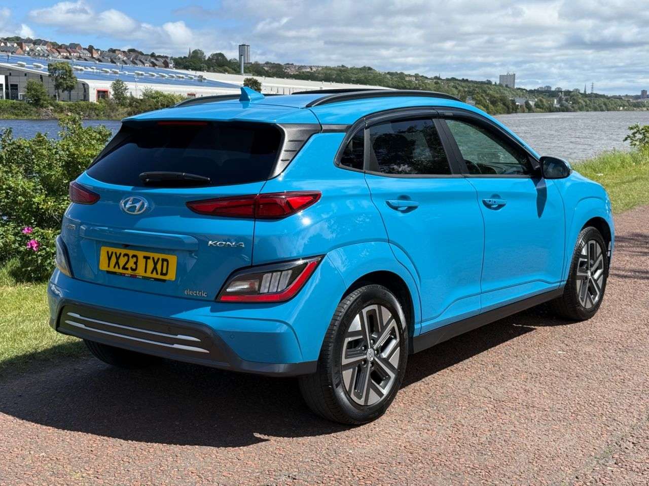 A 2023 HYUNDAI KONA 64kWh Ultimate SUV 5dr Electric Auto (10.5kW Charger) (204 ps) HEATED STEER A 2023 HYUNDAI KONA 64kWh Ultimate SUV 5dr Electric Auto (10.5kW Charger) (204 ps) HEATED STEER