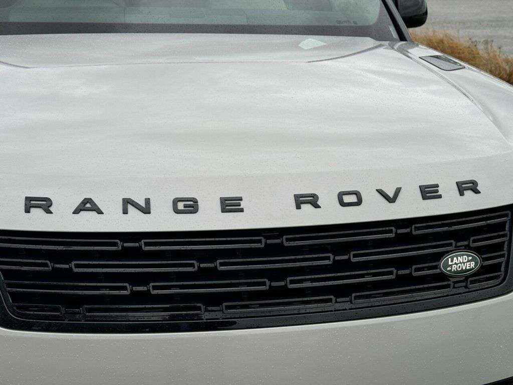 A 2023 LAND ROVER RANGE ROVER SPORT 3.0 D300 MHEV Dynamic SE SUV 5dr Diesel Auto 4WD Euro 6 (s/s) (300 ps) **FU A 2023 LAND ROVER RANGE ROVER SPORT 3.0 D300 MHEV Dynamic SE SUV 5dr Diesel Auto 4WD Euro 6 (s/s) (300 ps) **FU