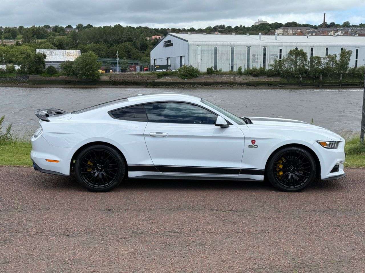 A 2017 FORD MUSTANG 5.0 V8 GT Fastback 2dr Petrol SelShift Euro 6 (416 bhp) **PIRELLI P ZERO TY A 2017 FORD MUSTANG 5.0 V8 GT Fastback 2dr Petrol SelShift Euro 6 (416 bhp) **PIRELLI P ZERO TY