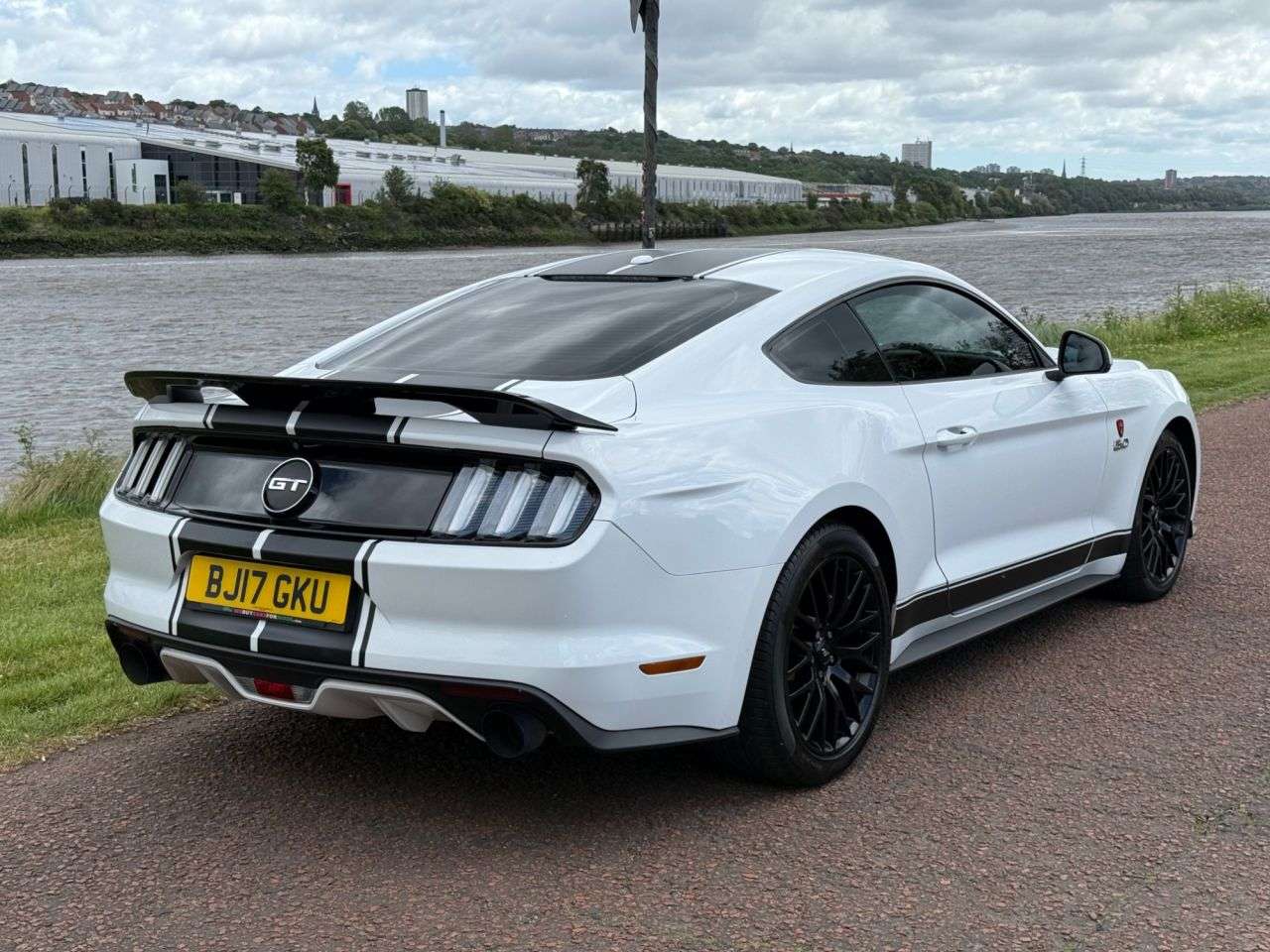 A 2017 FORD MUSTANG 5.0 V8 GT Fastback 2dr Petrol SelShift Euro 6 (416 bhp) **PIRELLI P ZERO TY A 2017 FORD MUSTANG 5.0 V8 GT Fastback 2dr Petrol SelShift Euro 6 (416 bhp) **PIRELLI P ZERO TY