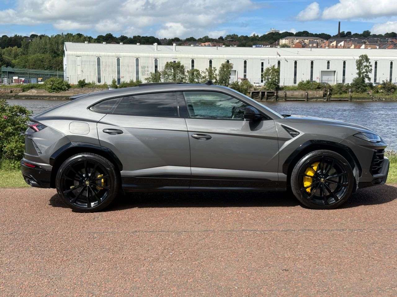 A 2022 LAMBORGHINI URUS 4.0T FSI V8 5dr Auto **B&O SOUND SYSTEM** A 2022 LAMBORGHINI URUS 4.0T FSI V8 5dr Auto **B&O SOUND SYSTEM**