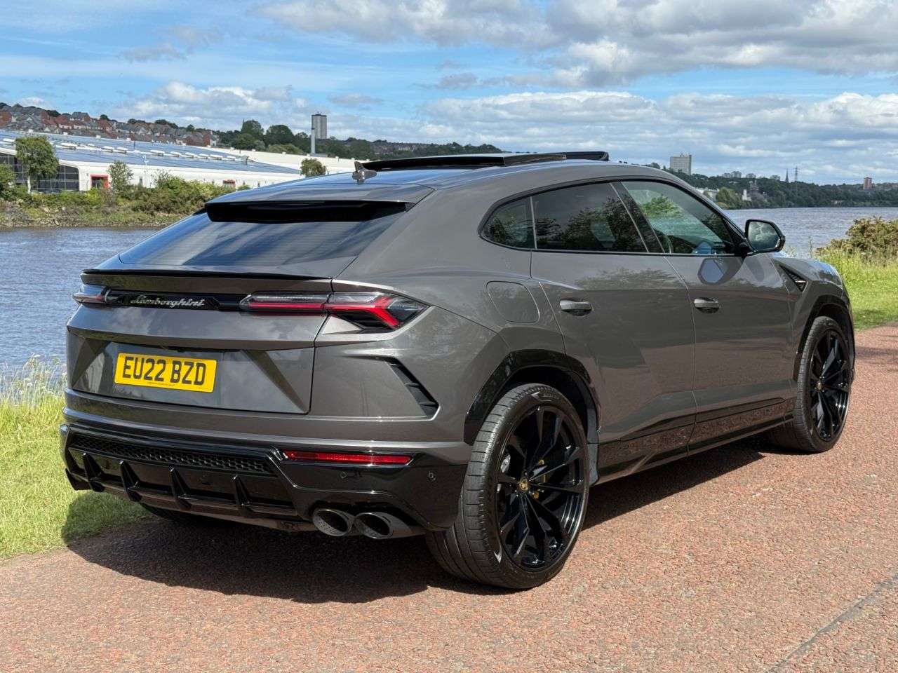 A 2022 LAMBORGHINI URUS 4.0T FSI V8 5dr Auto **B&O SOUND SYSTEM** A 2022 LAMBORGHINI URUS 4.0T FSI V8 5dr Auto **B&O SOUND SYSTEM**