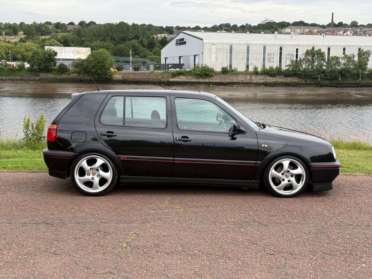 A 1996 VOLKSWAGEN GOLF 2.0 8V GTI **PORSCHE CARRERA ALLOYS** A 1996 VOLKSWAGEN GOLF 2.0 8V GTI **PORSCHE CARRERA ALLOYS**