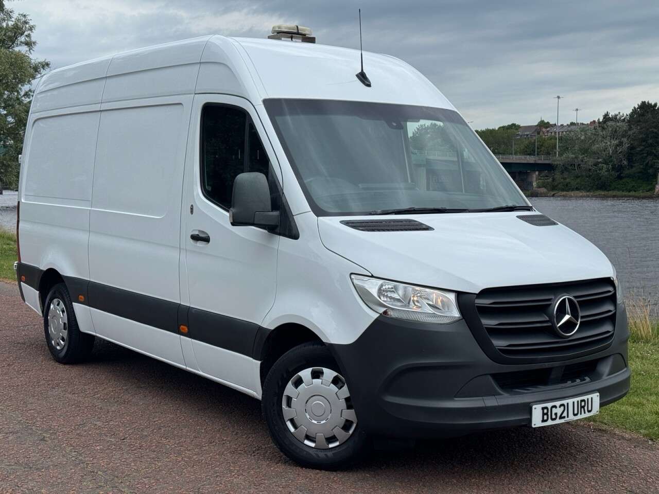 A 2021 MERCEDES-BENZ SPRINTER 2.1 316 CDI Progressive Panel Van 5dr Diesel 7G-Tronic RWD L2 H2 Euro 6 (s/ A 2021 MERCEDES-BENZ SPRINTER 2.1 316 CDI Progressive Panel Van 5dr Diesel 7G-Tronic RWD L2 H2 Euro 6 (s/