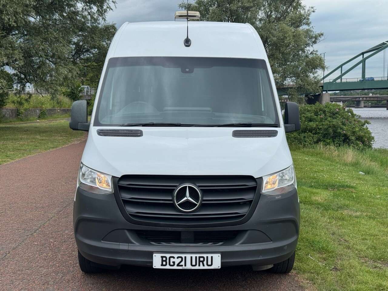 A 2021 MERCEDES-BENZ SPRINTER 2.1 316 CDI Progressive Panel Van 5dr Diesel 7G-Tronic RWD L2 H2 Euro 6 (s/ A 2021 MERCEDES-BENZ SPRINTER 2.1 316 CDI Progressive Panel Van 5dr Diesel 7G-Tronic RWD L2 H2 Euro 6 (s/