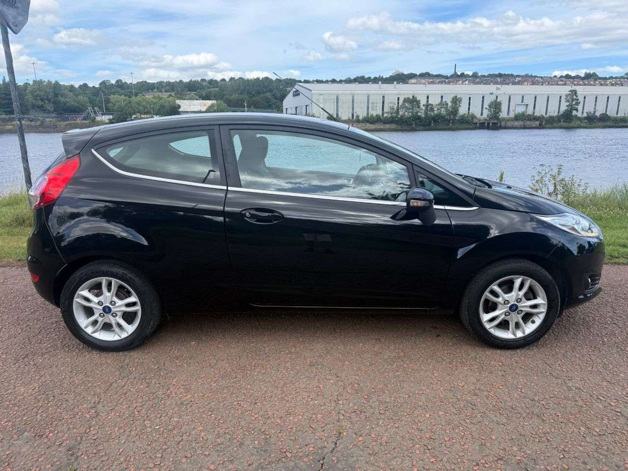 A 2017 FORD FIESTA 1.25 Zetec Hatchback 3dr Petrol Manual Euro 6 (82 ps) **BLUETOOTH** A 2017 FORD FIESTA 1.25 Zetec Hatchback 3dr Petrol Manual Euro 6 (82 ps) **BLUETOOTH**