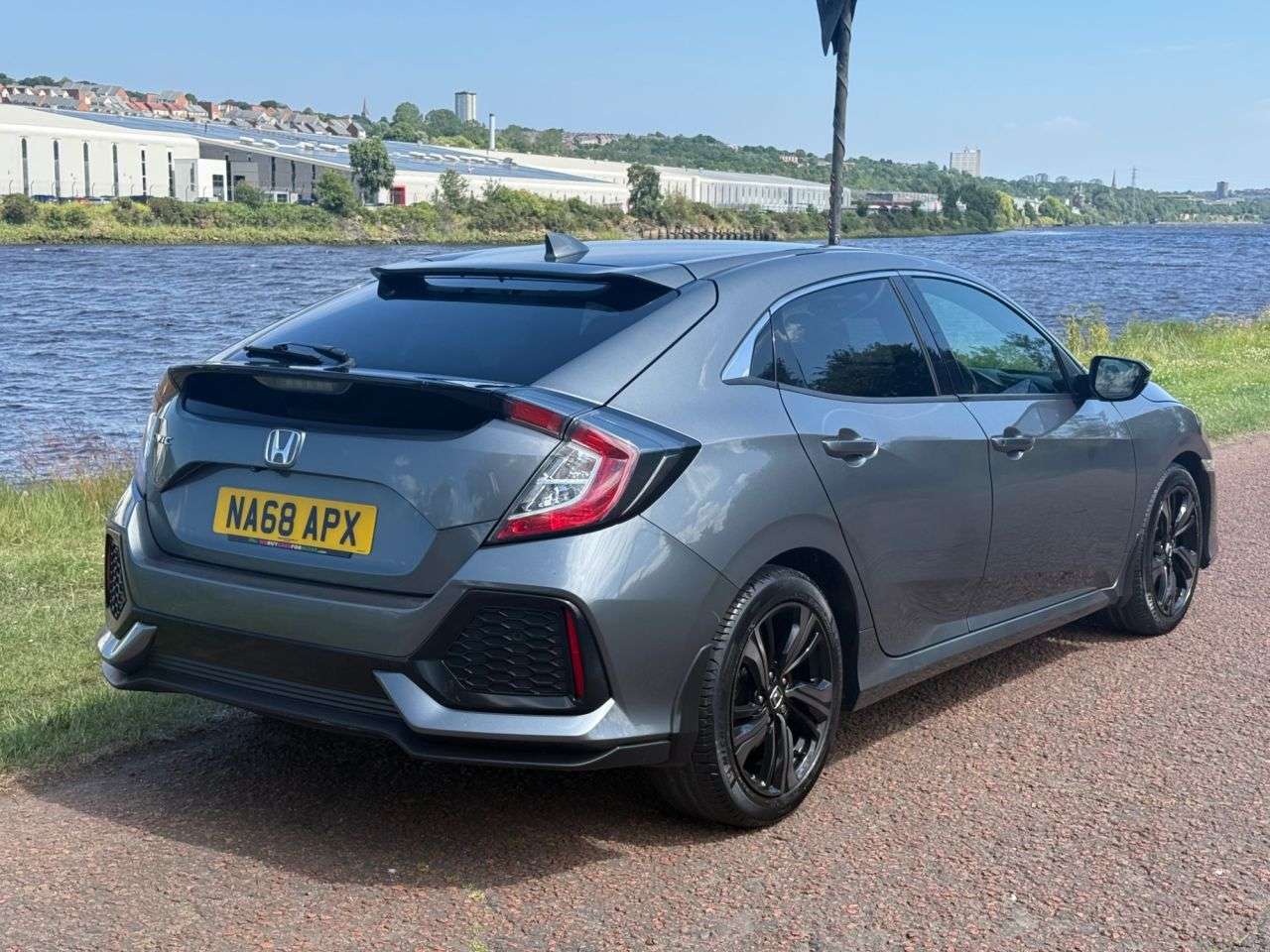 A 2018 HONDA CIVIC 1.6 i-DTEC SR Hatchback 5dr Diesel Manual Euro 6 (s/s) (120 ps) **REVERSING A 2018 HONDA CIVIC 1.6 i-DTEC SR Hatchback 5dr Diesel Manual Euro 6 (s/s) (120 ps) **REVERSING