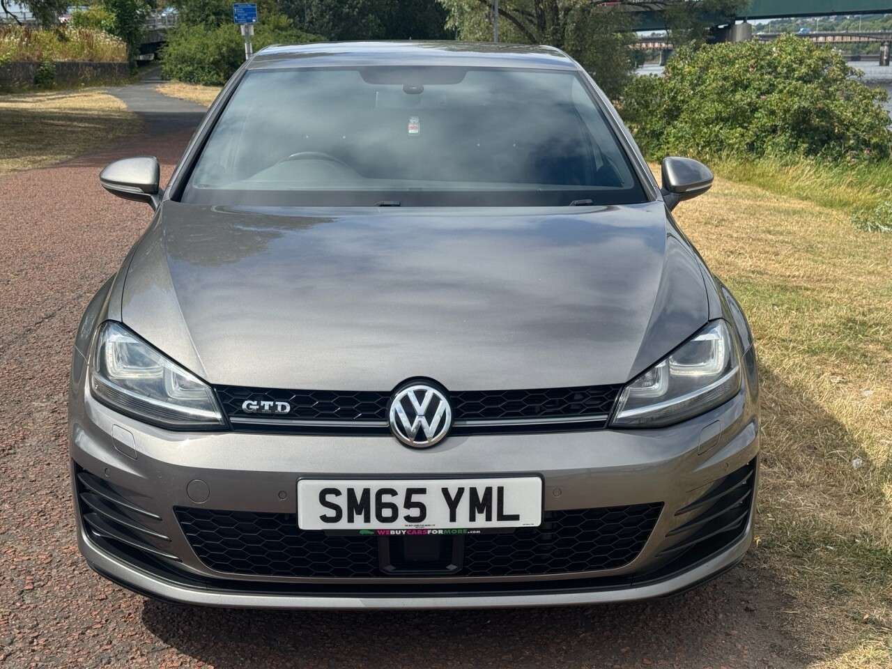 A 2015 VOLKSWAGEN GOLF 2.0 TDI BlueMotion Tech GTD Hatchback 5dr Diesel DSG Euro 6 (s/s) (184 ps) A 2015 VOLKSWAGEN GOLF 2.0 TDI BlueMotion Tech GTD Hatchback 5dr Diesel DSG Euro 6 (s/s) (184 ps)
