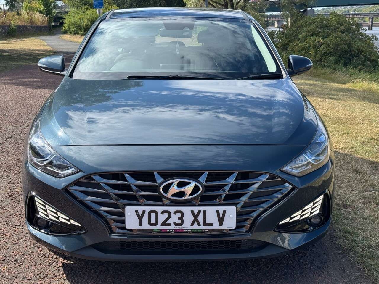 A 2023 HYUNDAI I30 1.0 T-GDi MHEV SE Connect Hatchback 5dr Petrol Hybrid DCT Euro 6 (s/s) (120 A 2023 HYUNDAI I30 1.0 T-GDi MHEV SE Connect Hatchback 5dr Petrol Hybrid DCT Euro 6 (s/s) (120