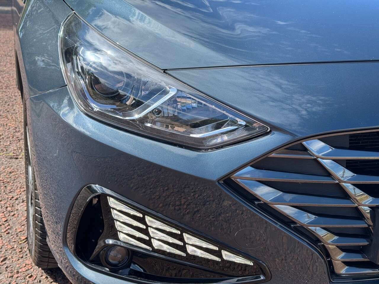 A 2023 HYUNDAI I30 1.0 T-GDi MHEV SE Connect Hatchback 5dr Petrol Hybrid DCT Euro 6 (s/s) (120 A 2023 HYUNDAI I30 1.0 T-GDi MHEV SE Connect Hatchback 5dr Petrol Hybrid DCT Euro 6 (s/s) (120
