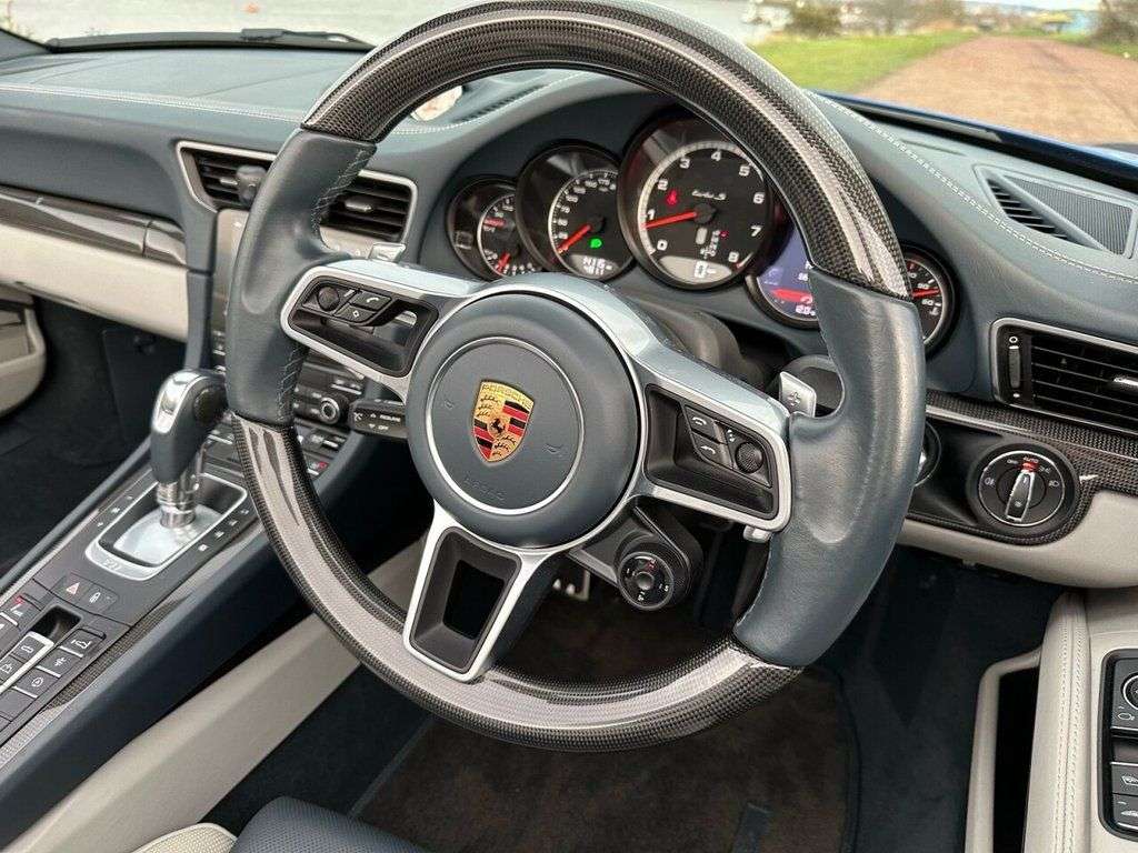 2018 PORSCHE 911 2018 PORSCHE 911